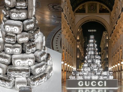 gucci christmas tree decorations|Unveiling the House’s holiday tree in Milan’s historic Galleria .